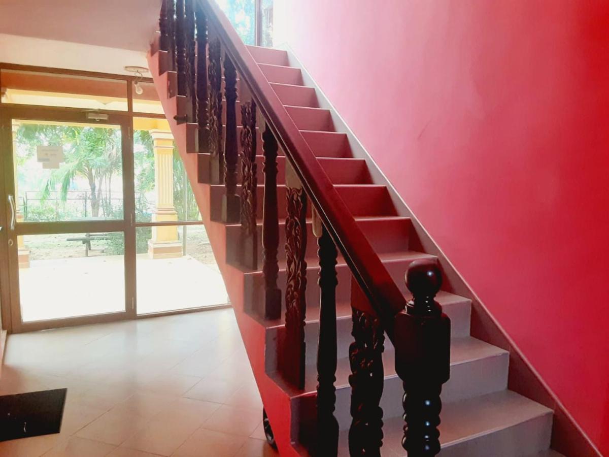 Mount House Hotel Apartment Диквелла Экстерьер фото
